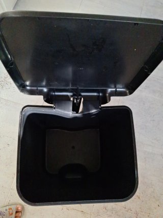 Cubo de basura con pedal