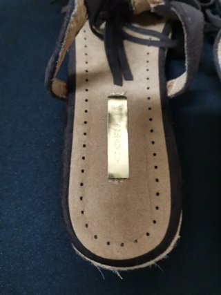 Sandalias marrones con flecos