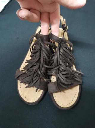 Sandalias marrones con flecos