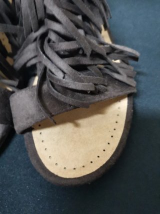 Sandalias marrones con flecos