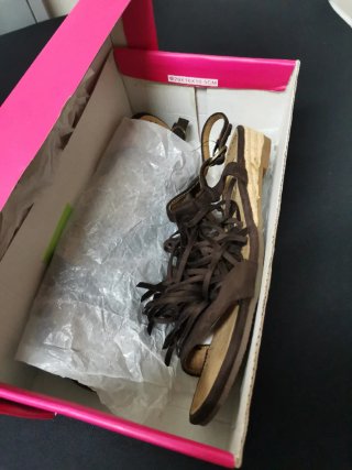 Sandalias marrones con flecos