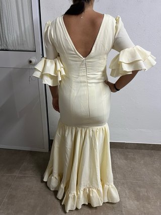 Vestido Flamenco Beige con Volantes