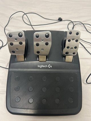 Logitech G29 Volante, Pedales y marchas