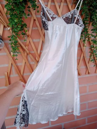 Camisón M/L con encaje.
