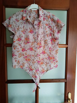 Camicia annodata fantasia mezza manica