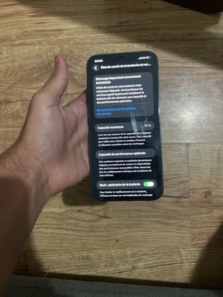 iPhone 12 Pro Max - Batería al 75%