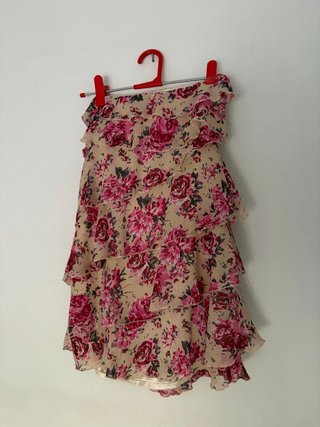 Vestido volantes flores beige y rosa