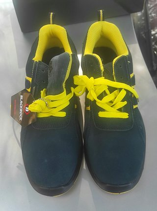 Zapatos de seguridad negros y amarillos