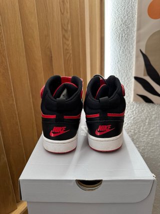 Nike Court Borough Mid