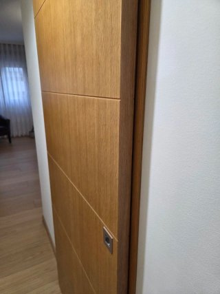 Puerta de madera de roble