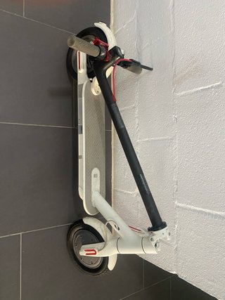 Patinete eléctrico blanco