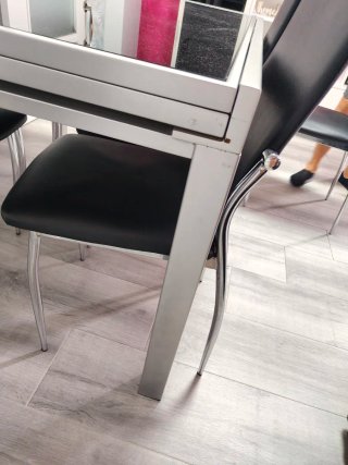 Mesa extensible negra con 6 sillas