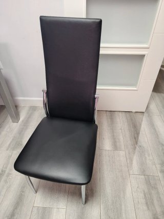 Mesa extensible negra con 6 sillas