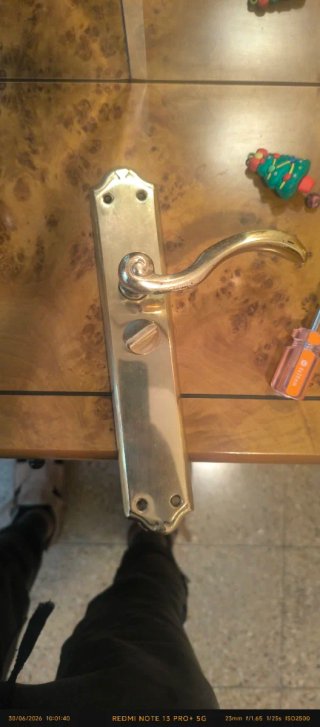 Manillas con condena para  puerta de madera