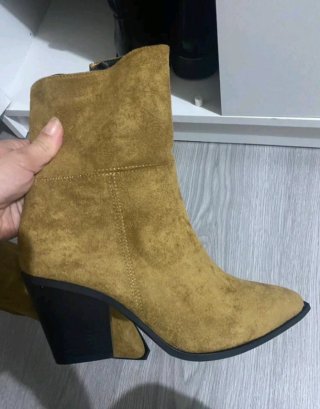 Botas Missmi tacón punta cuadrada caqui