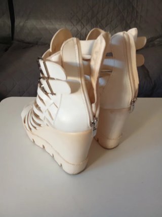 Sandalias de verano blancas