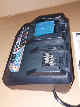 Caricabatterie Makita DC18RE