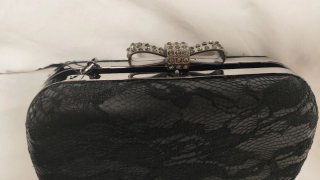 Bolso de fiesta Guess negro encaje