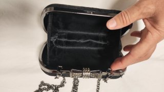 Bolso de fiesta Guess negro encaje