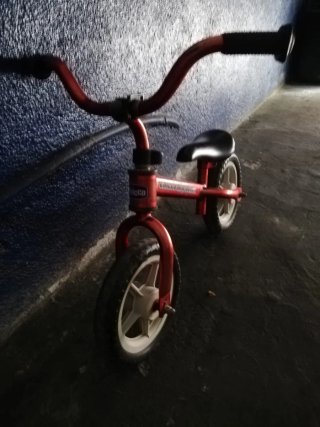 Bicicleta de equilibrio Chicco Roja