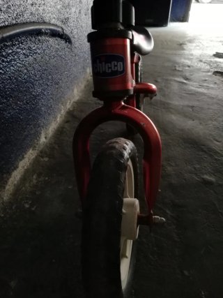 Bicicleta de equilibrio Chicco Roja