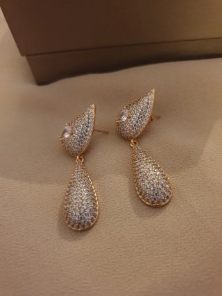 Pendientes dorados con caja