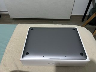 MacBook Air M1 8GB RAM / 512GB SSD +  Magic Mouse