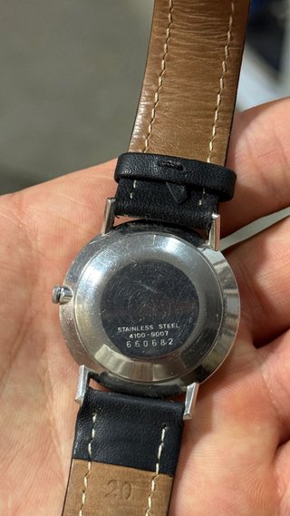 Reloj Seiko Quartz Negro y Plateado