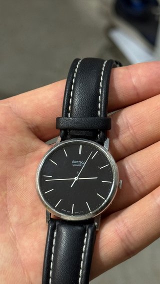 Reloj Seiko Quartz Negro y Plateado