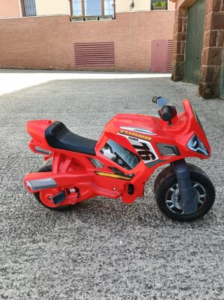 Moto eléctrica FEBER  turbo hybrid de 3 a 6 años