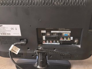 Televisor Samsung de 22" ( No Smart TV )
