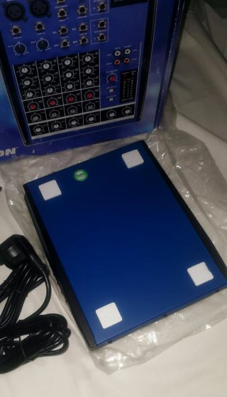 Mesa de mezclas Samson MDR624
