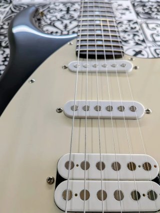 Peavey Raptor Plus EXP HSS Restaurada