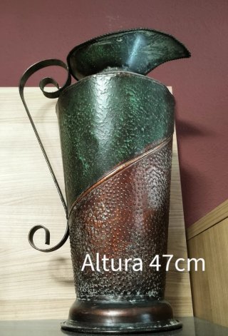 Antigua Jarra de latón
