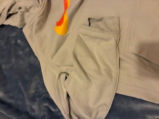 Sudadera Nike Gris con Logo Naranja