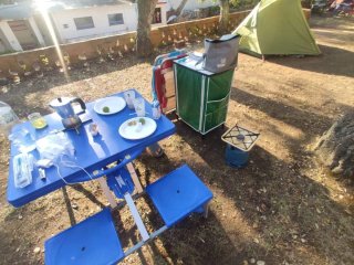 Mesa de camping plegable azul