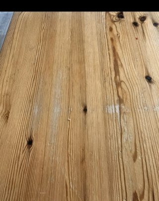 Mesa de madera y 4 sillas