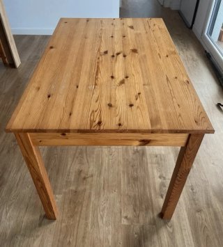 Mesa de madera y 4 sillas