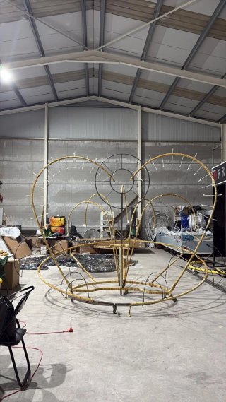 Estructura de hierro para traje de carnaval
