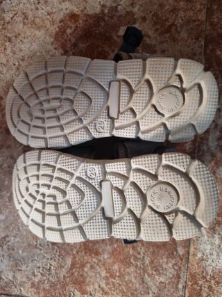 Sandalias y zapatillas niño talla 29
