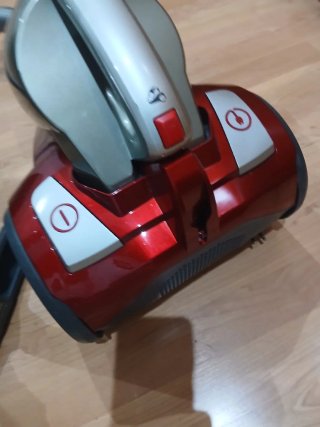 Aspirador Hoover Rojo y Negro