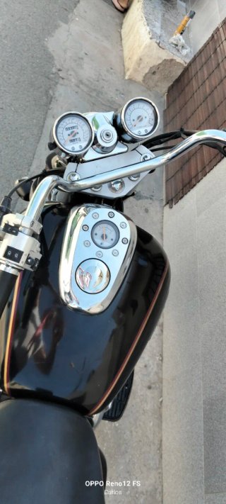 Moto Daelim 125cc Cruiser Negra y Plateada