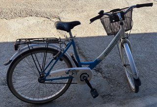Bicicleta de mujer con cesta