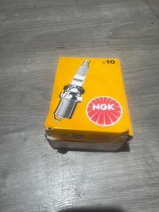 Caja de bujías NGK x10