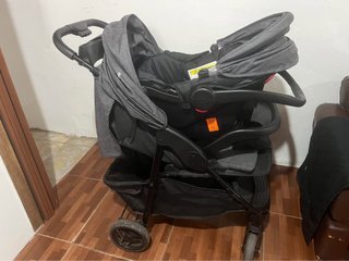 Cochecito doble con silla de coche