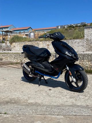 Yamaha Aerox Negra