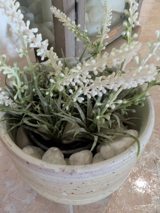 Planta artificial decorativa con maceta