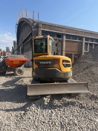Mini giratoria Volvo ECR58D