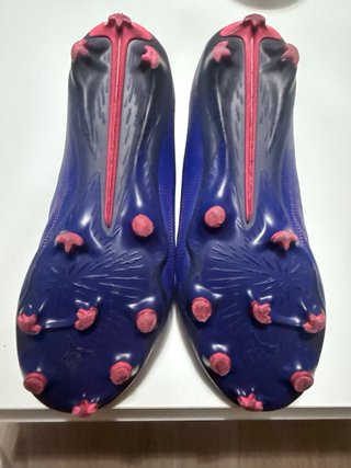 Botas de fútbol Puma azules y naranja
