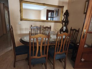 Mesa comedor ovalada madera + 6 sillas
